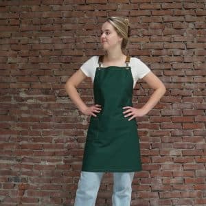 Groen canvas horeca schort met gekruiste leren riemen