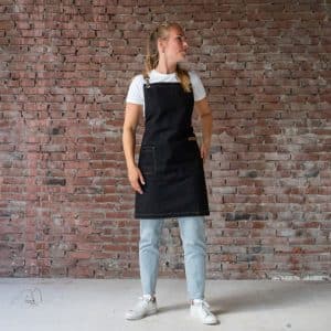 Zwart canvas horeca schort met gekruiste leren riemen