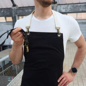 Zwart horeca halterschort met zakken